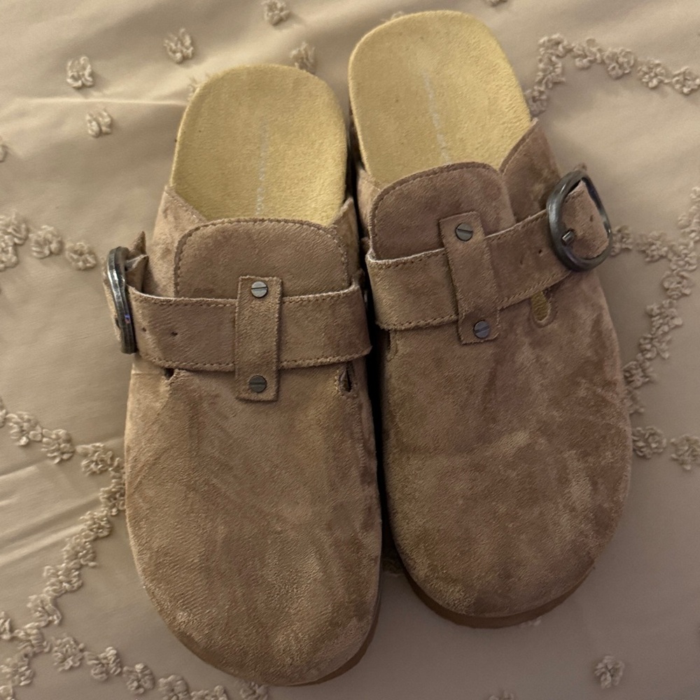 American Eagle Outfitters Tan Suede Mules